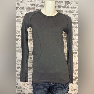 Women’s size 8 striped lululemon swiftly crew LS top (see all photos)